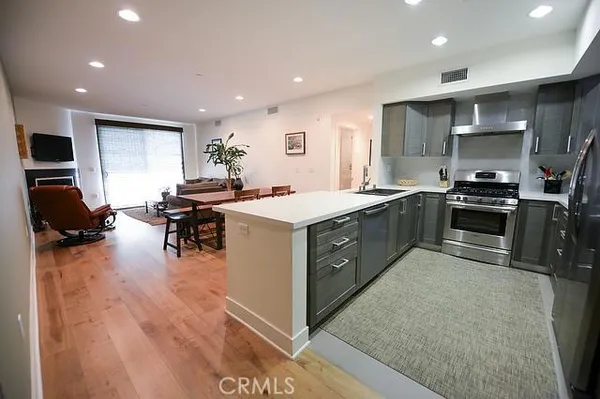 $3,950 | 7133 Hawthorn Avenue, Unit 202, Hollywood, CA 90046