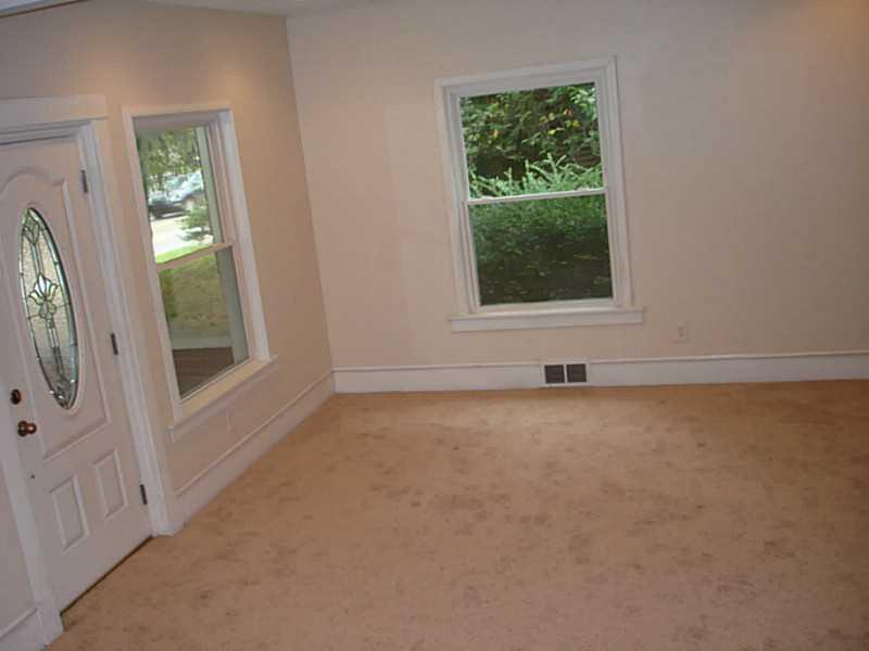 121 Freeport Road Aspinwall, PA 15215 - Photo 11 of 20 Entry/Foyer.