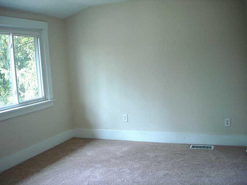 121 Freeport Road Aspinwall, PA 15215 - Photo 17 of 20 Bedroom. Bedroom #3. Lots of Sunlight.