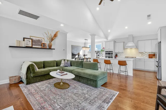 $1,025,000 | 3213 Vinemont Drive, Thompson's Station, TN 37179