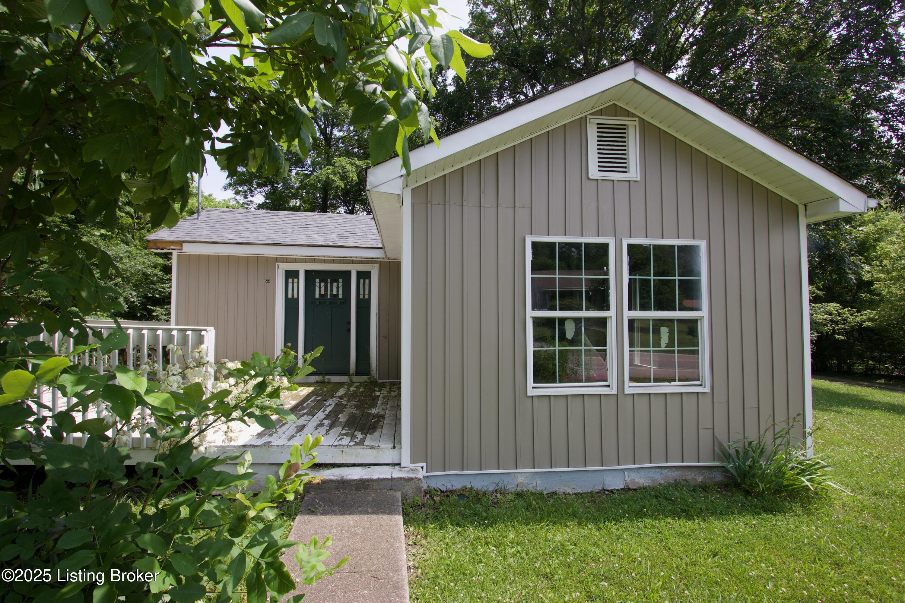9303 R 3rd Street Road Louisville, KY 40272 - Photo 1 of 13 front of house