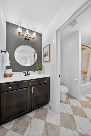 $639,900 | 355 Countryshire Drive, Lake St. Louis, MO 63367