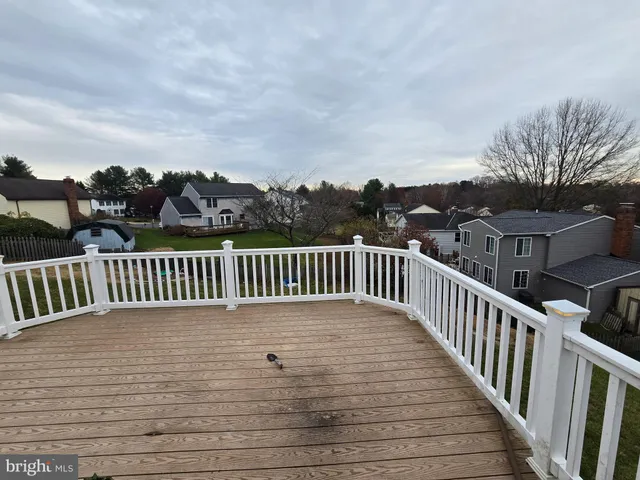 a view of deck with a yard