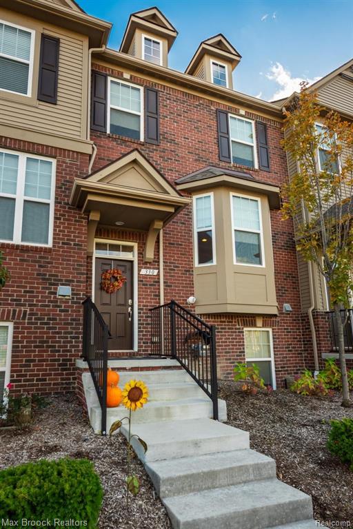 330 Glenhurst Boulevard Rochester Hills, MI 48307 - Photo 2 of 24