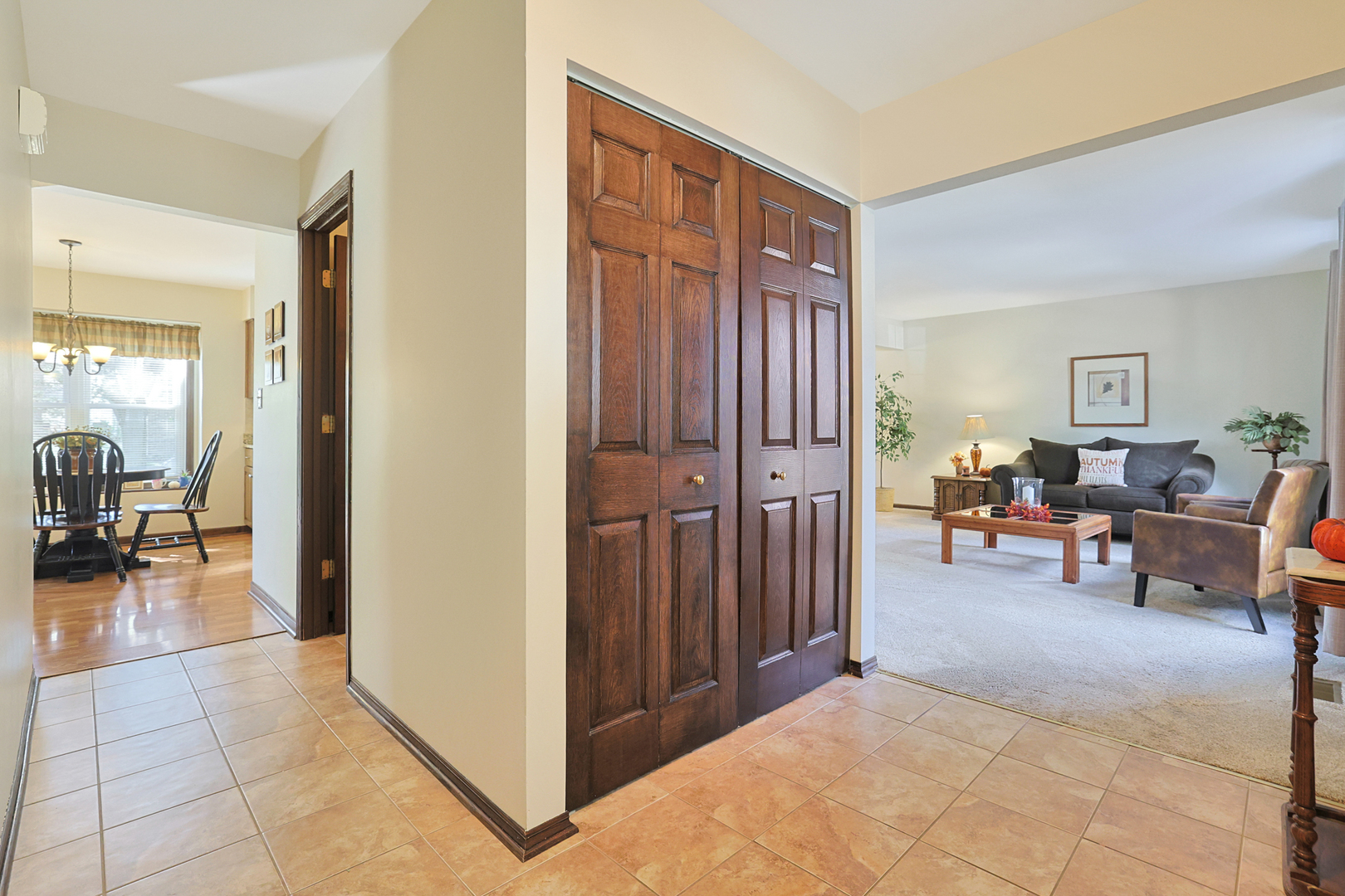 7232 Camden Road Downers Grove, IL 60516 - Photo 4 of 27 Gallery Image 4