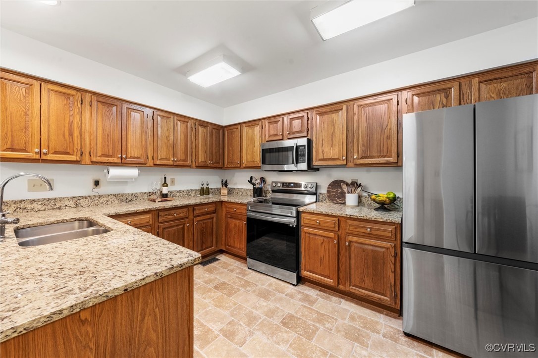 6000 Lansgate Road Midlothian, VA 23112 - Photo 12 of 49 a kitchen with stainless steel appliances granite countertop a refrigerator stove microwave and sink