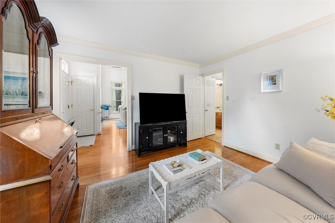 6000 Lansgate Road Midlothian, VA 23112 - Photo 20 of 49 a living room with furniture and a flat screen tv