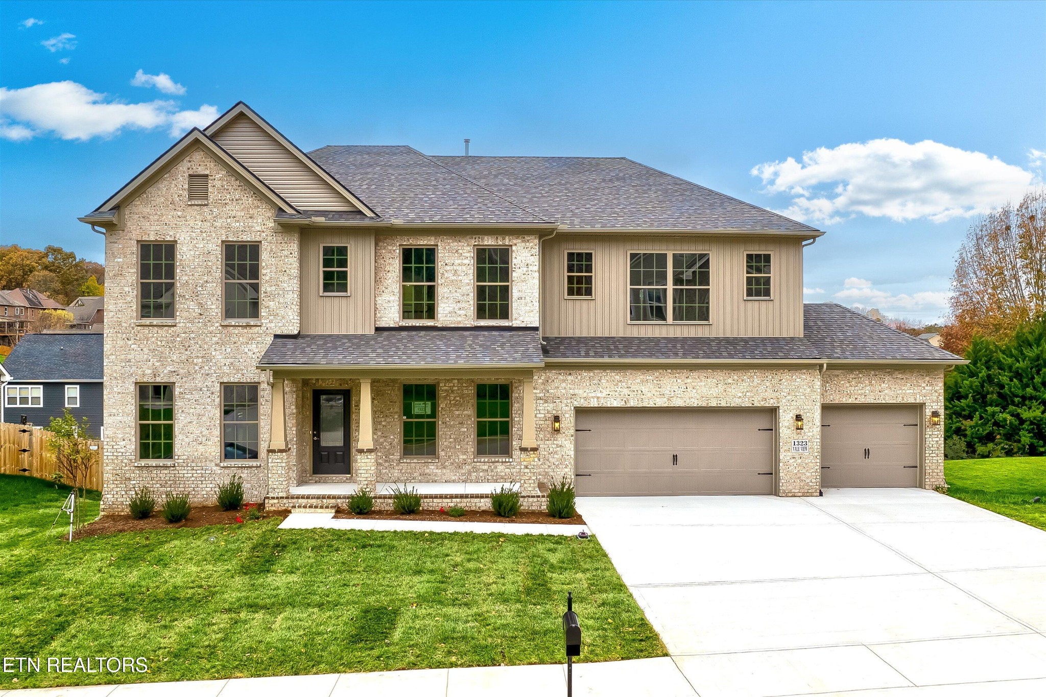 1323 Vale View Road Knoxville, TN 37922 - Photo 1 of 31 Gallery Image 1
