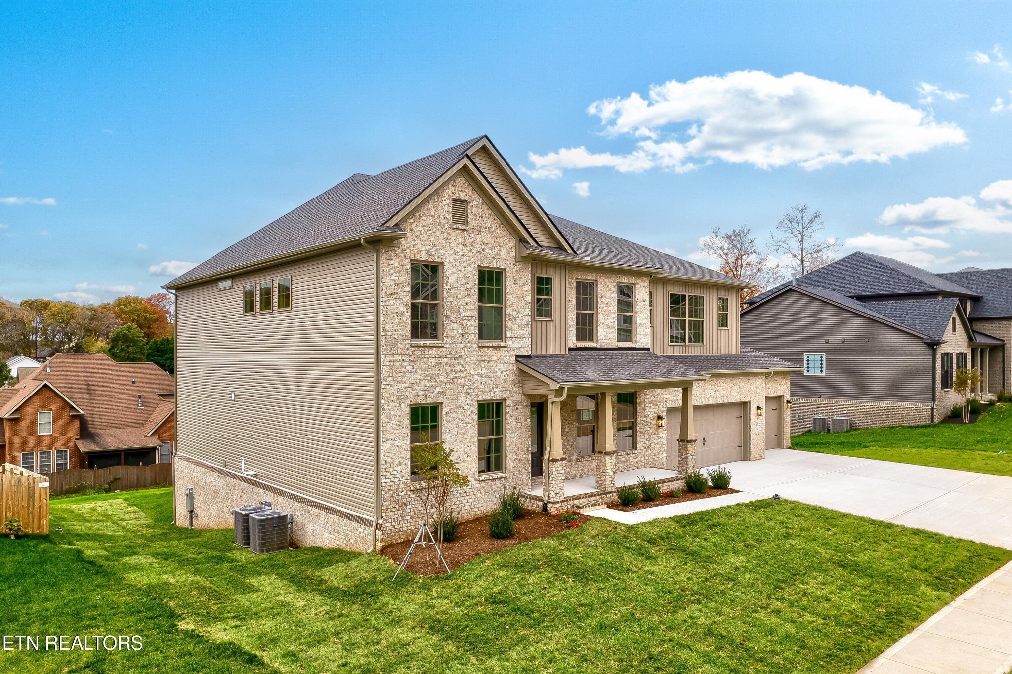 1323 Vale View Road Knoxville, TN 37922 - Photo 3 of 31 Gallery Image 3