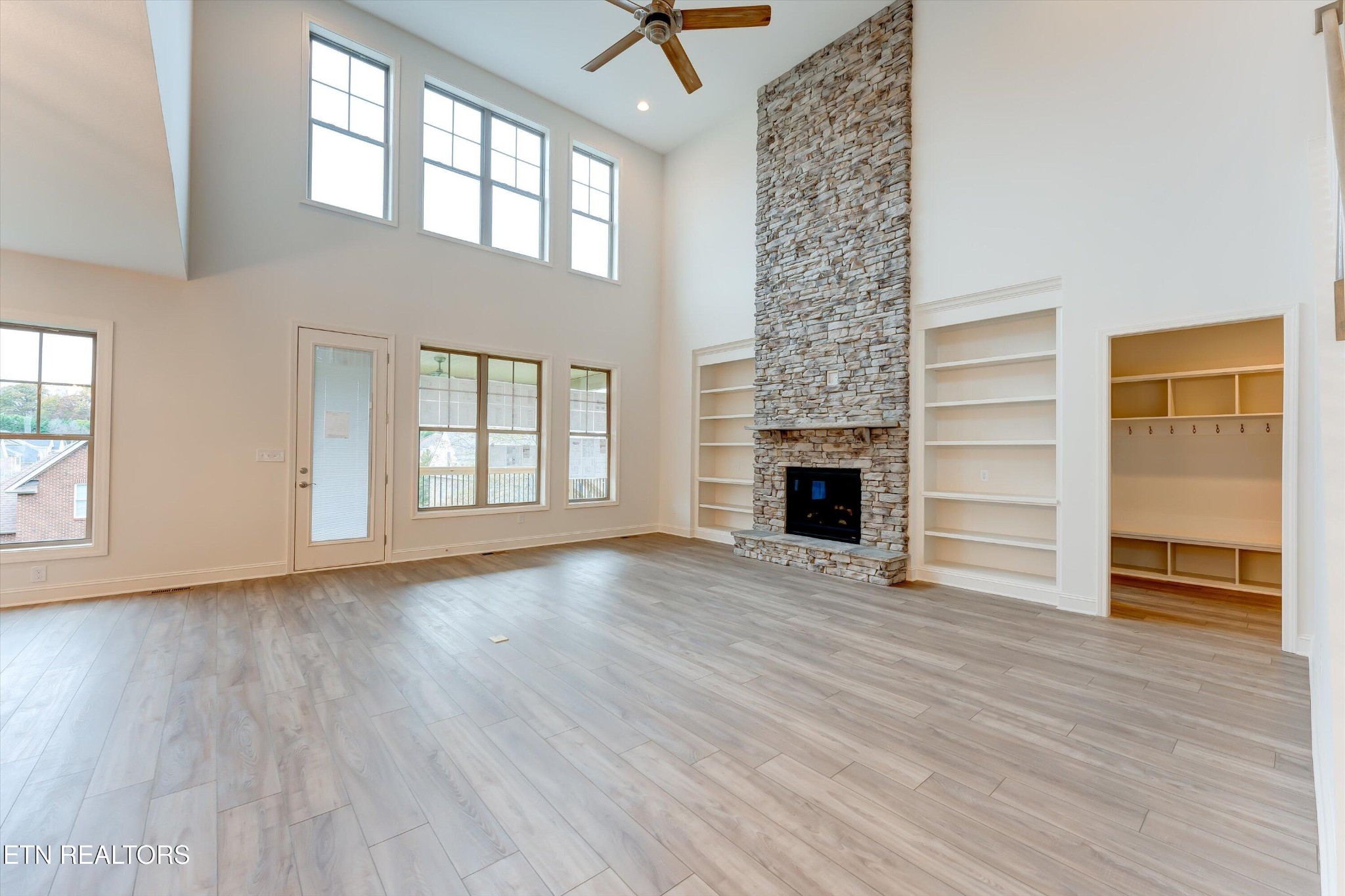 1323 Vale View Road Knoxville, TN 37922 - Photo 4 of 31 Gallery Image 4
