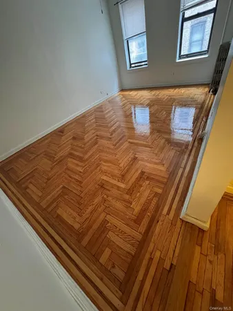$2,000 | 2187 Holland Avenue, Unit 2L | Pelham Parkway