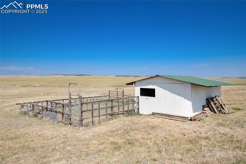 11100 Haskel Creek Road Larkspur, CO 80118 - Photo 40 of 49 a view of a terrace