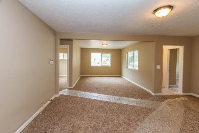 302 East Graves Road Spokane, WA 99218 - Photo 2 of 16