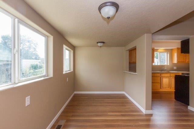 302 East Graves Road Spokane, WA 99218 - Photo 6 of 16