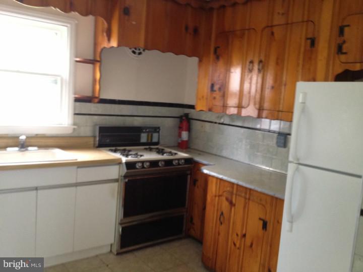 1004 Columbus Road Burlington, NJ 08016 - Photo 5 of 7 Kitchen