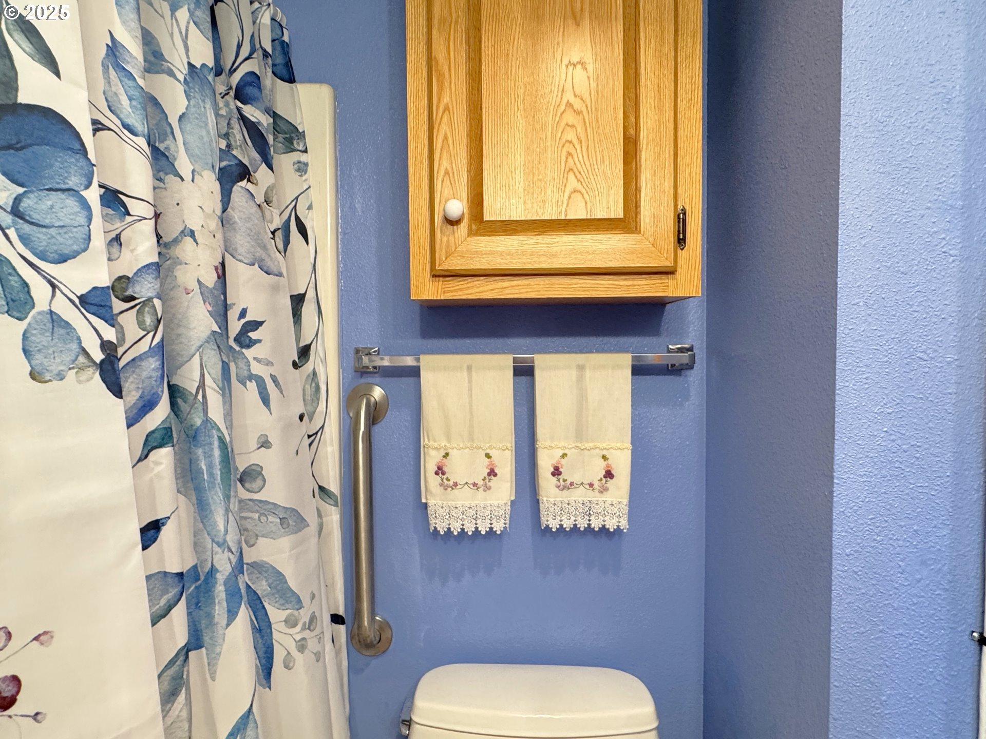 19921 Whaleshead Road, Unit I 2 Brookings, OR 97415 - Photo 31 of 48 Bathroom