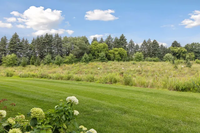 $734,900 | 25 Summit Farm Lane, Gem Lake, MN 55110