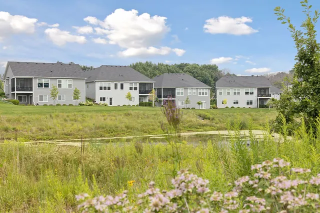 $734,900 | 25 Summit Farm Lane, Gem Lake, MN 55110