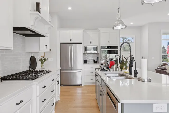 $734,900 | 25 Summit Farm Lane, Gem Lake, MN 55110