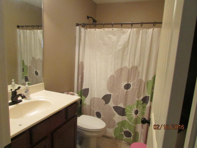 7680 Applecross Road, Unit 3 Corryton, TN 37721 - Photo 5 of 10 Hall bath