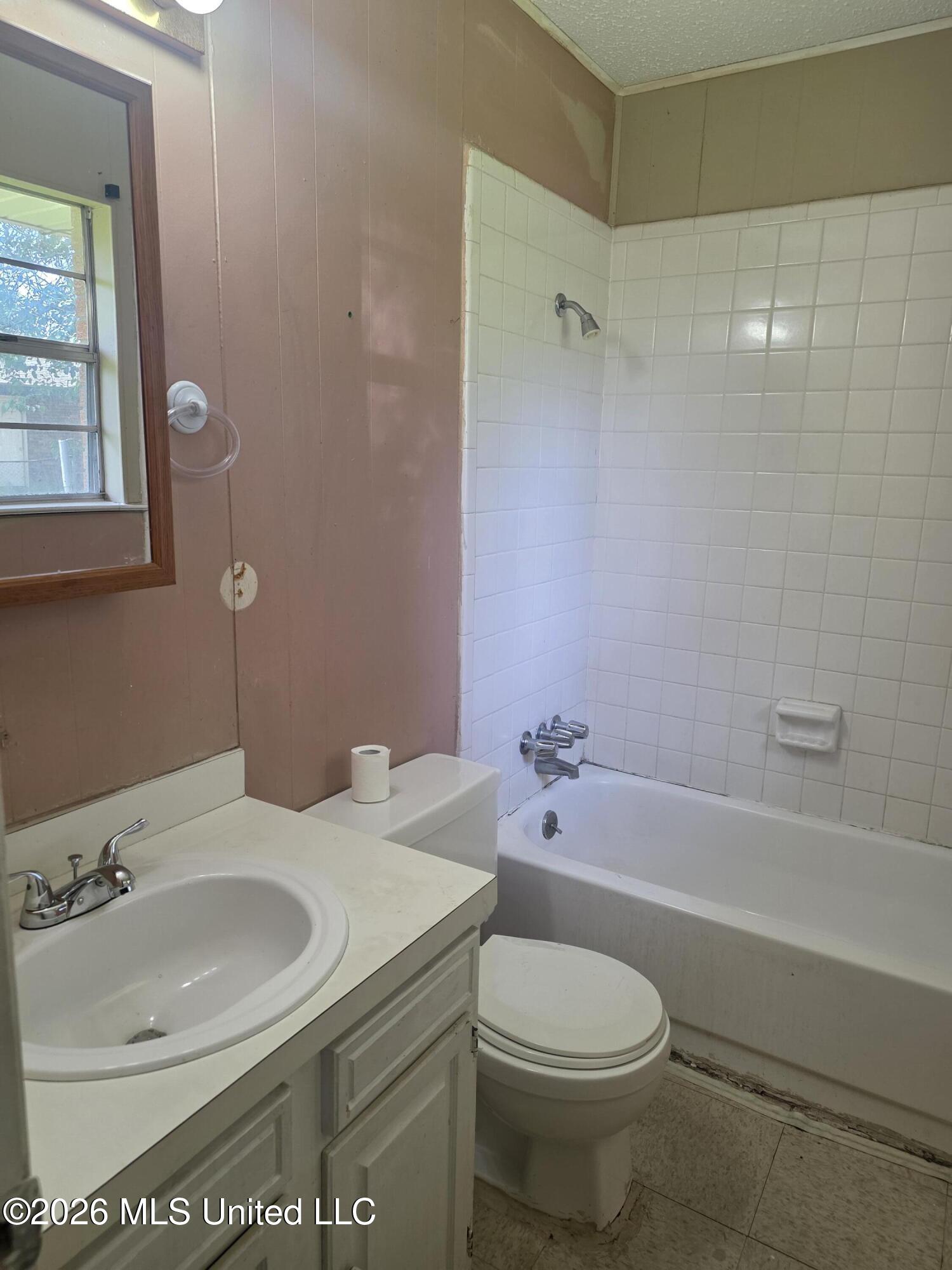 607 Temple Drive Gulfport, MS 39503 - Photo 13 of 28 Primary bath v1