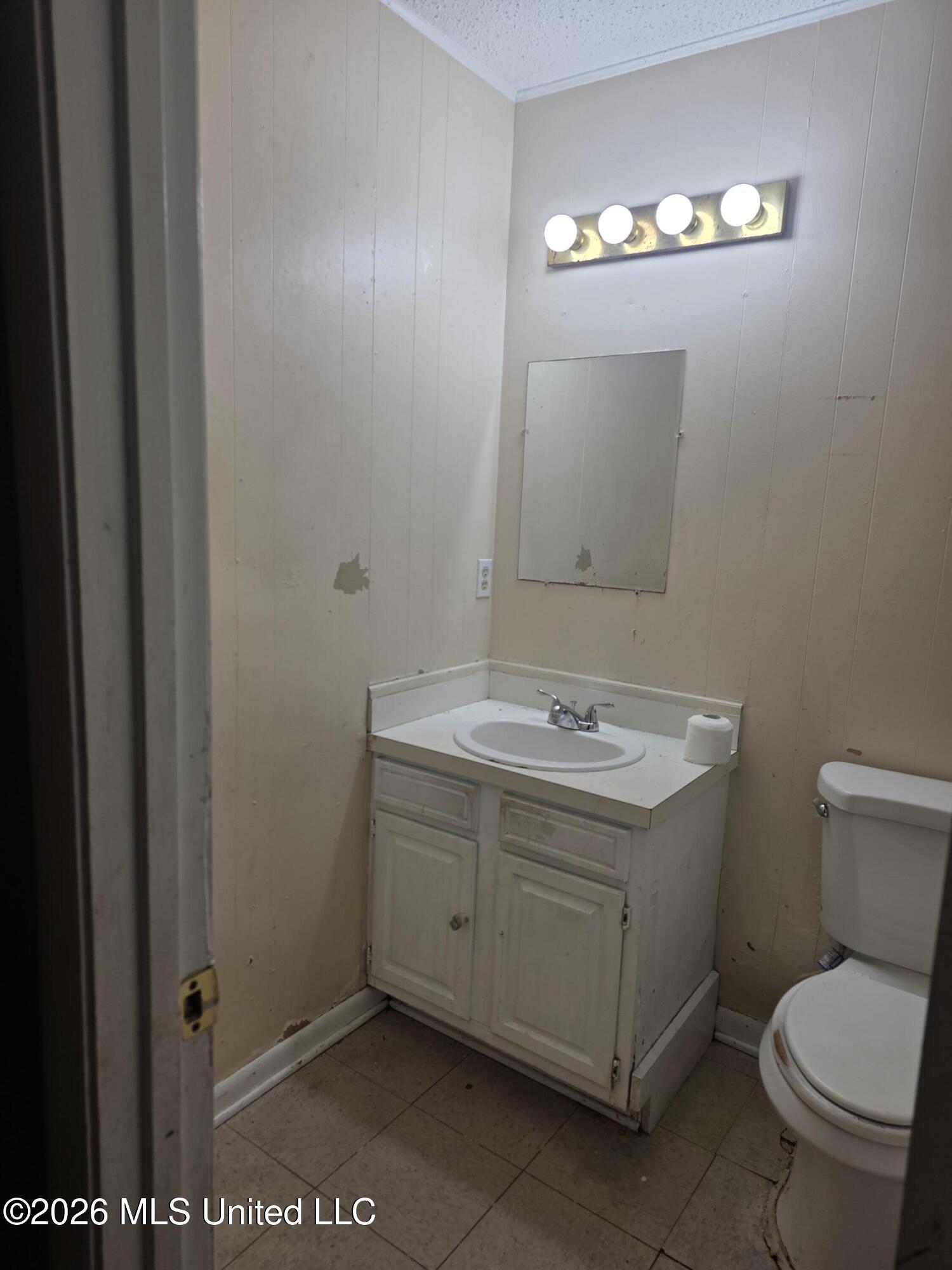 607 Temple Drive Gulfport, MS 39503 - Photo 15 of 28 Hall bath v1