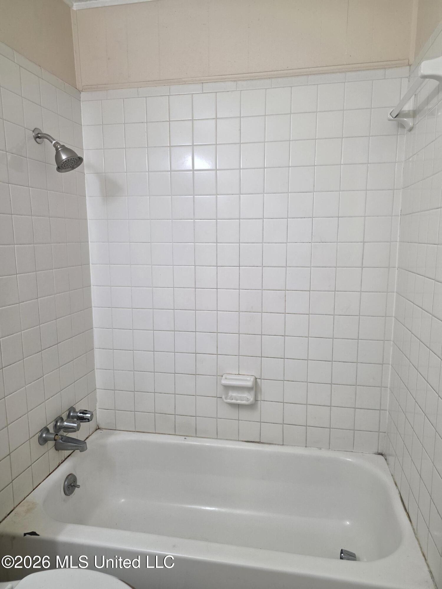 607 Temple Drive Gulfport, MS 39503 - Photo 17 of 28 Hall bath v3