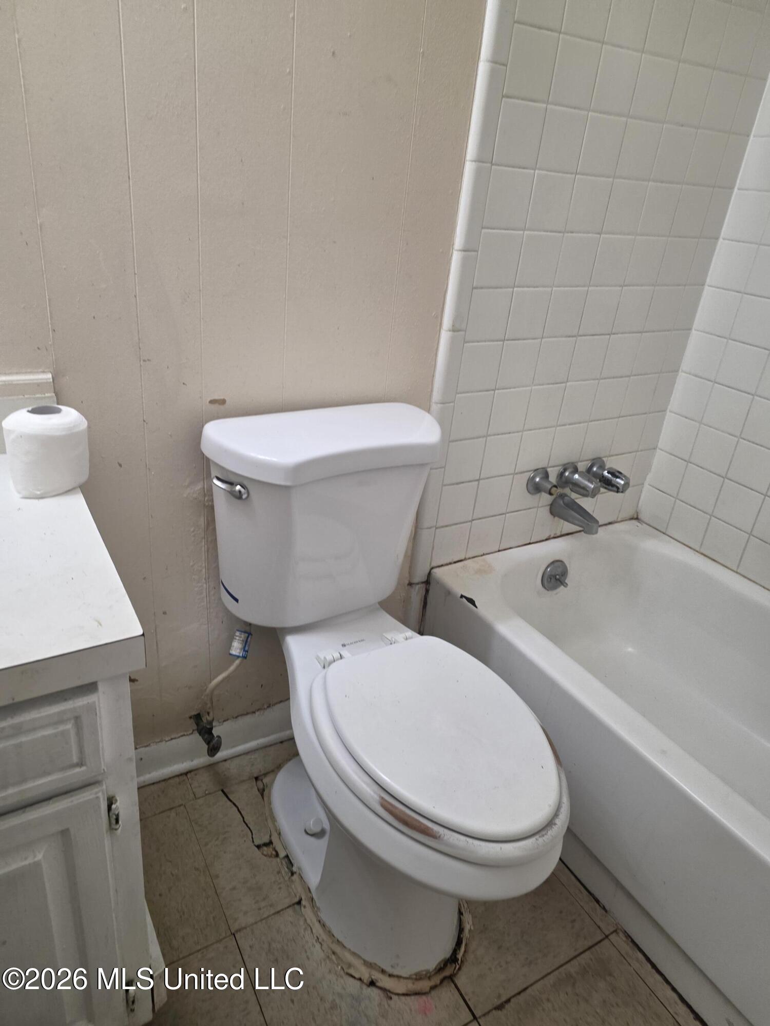607 Temple Drive Gulfport, MS 39503 - Photo 18 of 28 Hall bath v4