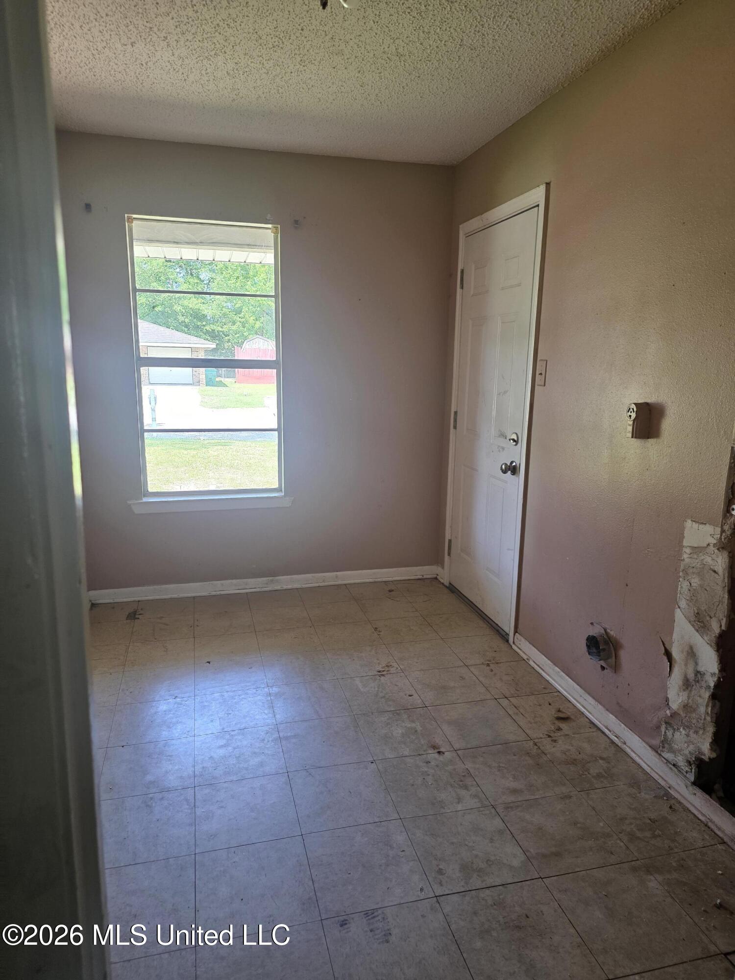 607 Temple Drive Gulfport, MS 39503 - Photo 22 of 28 Laundry room v1
