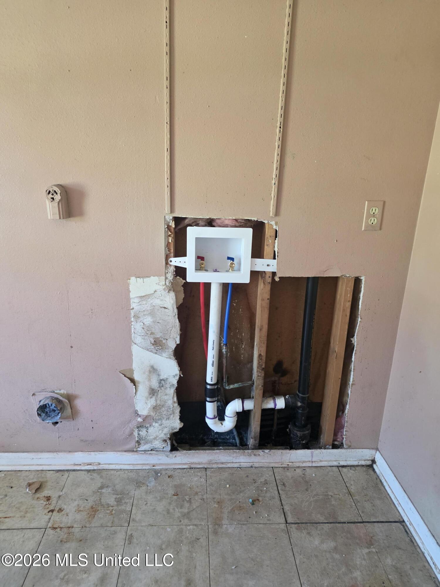 607 Temple Drive Gulfport, MS 39503 - Photo 24 of 28 Laundry room v2