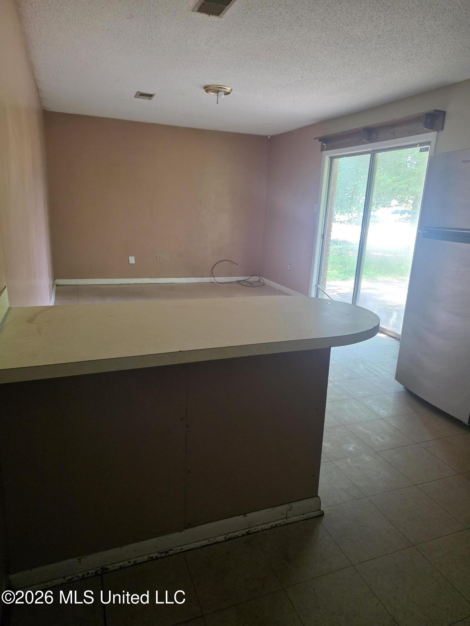 607 Temple Drive Gulfport, MS 39503 - Photo 7 of 28 Breakfast Bar