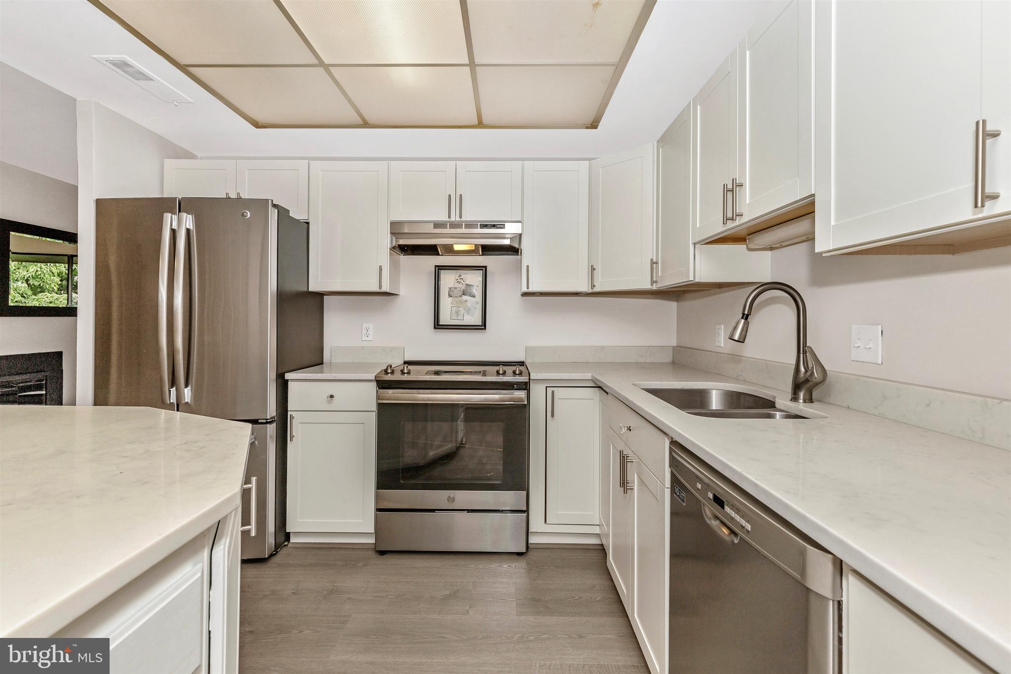 10006 Stedwick Road, Unit 304 Gaithersburg, MD 20886 - Photo 12 of 43 Kitchen