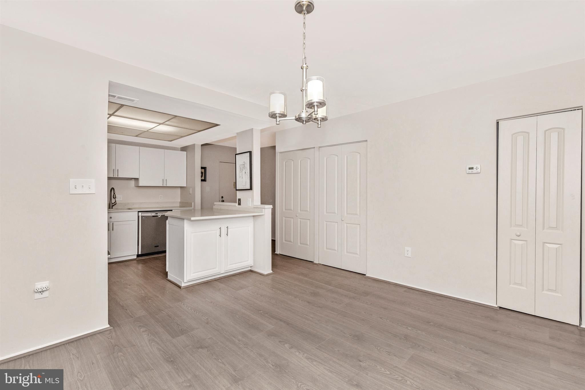 10006 Stedwick Road, Unit 304 Gaithersburg, MD 20886 - Photo 18 of 43 Kitchen/Dining Room