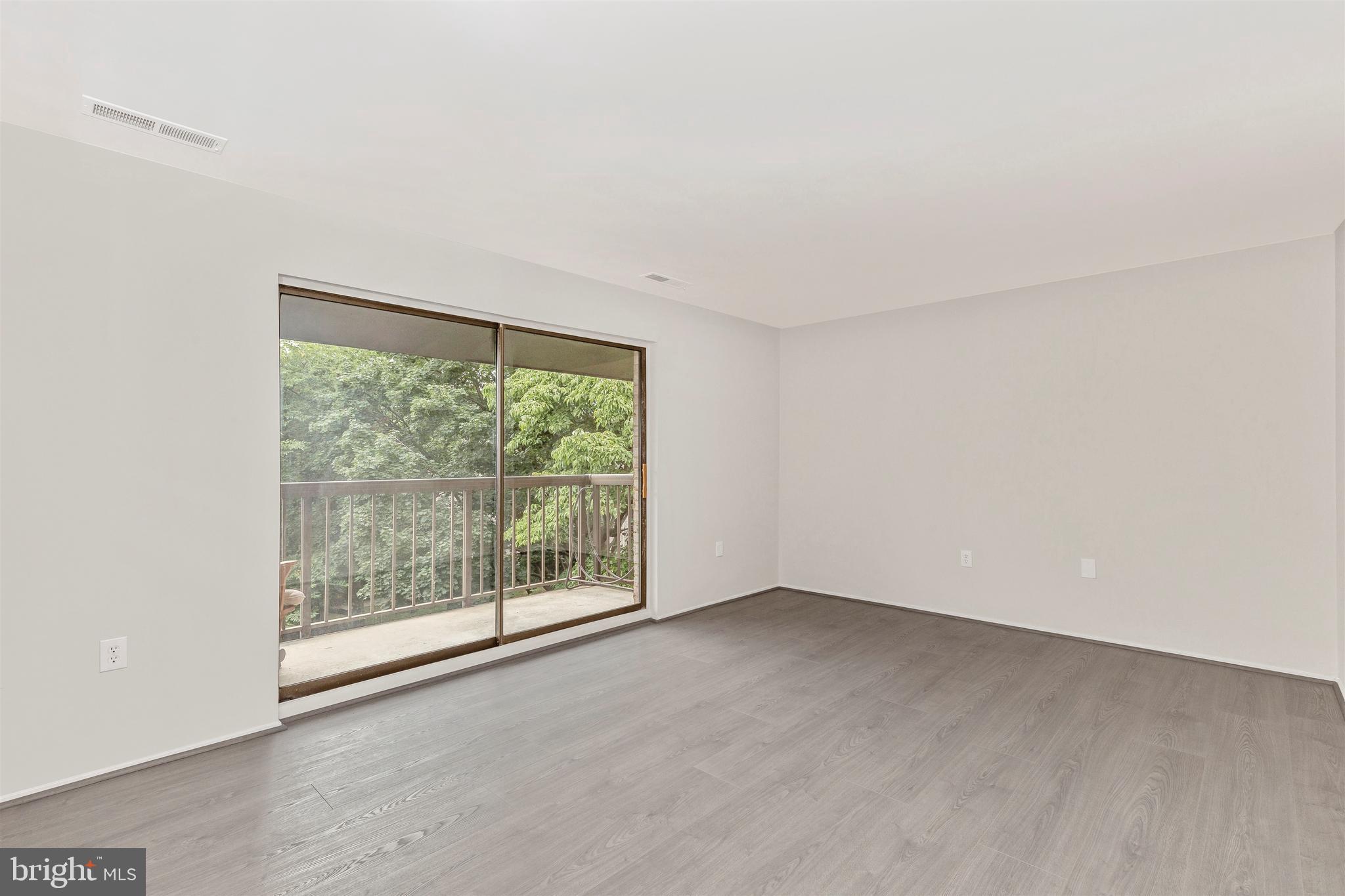 10006 Stedwick Road, Unit 304 Gaithersburg, MD 20886 - Photo 3 of 43 Living Room