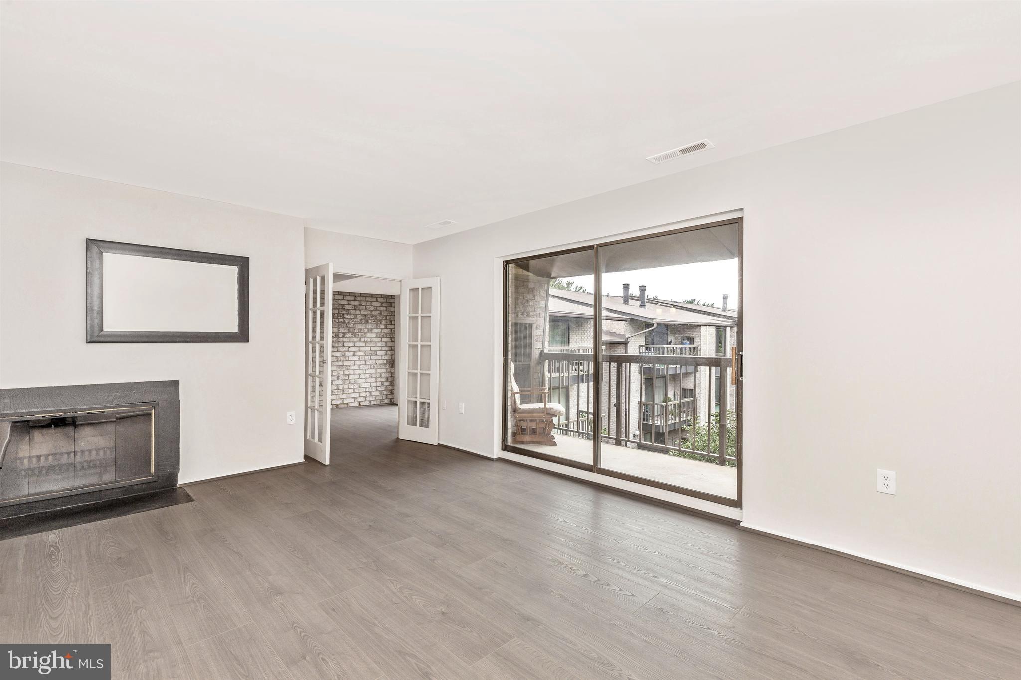 10006 Stedwick Road, Unit 304 Gaithersburg, MD 20886 - Photo 4 of 43 Living Room