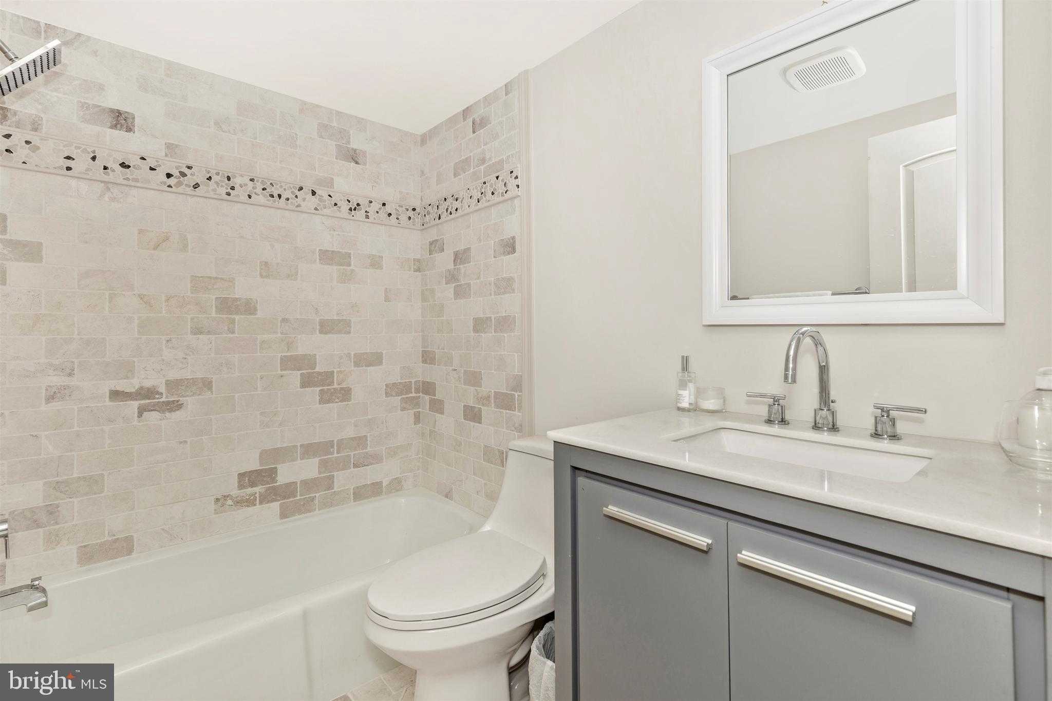 10006 Stedwick Road, Unit 304 Gaithersburg, MD 20886 - Photo 32 of 43 2nd Full Bathroom
