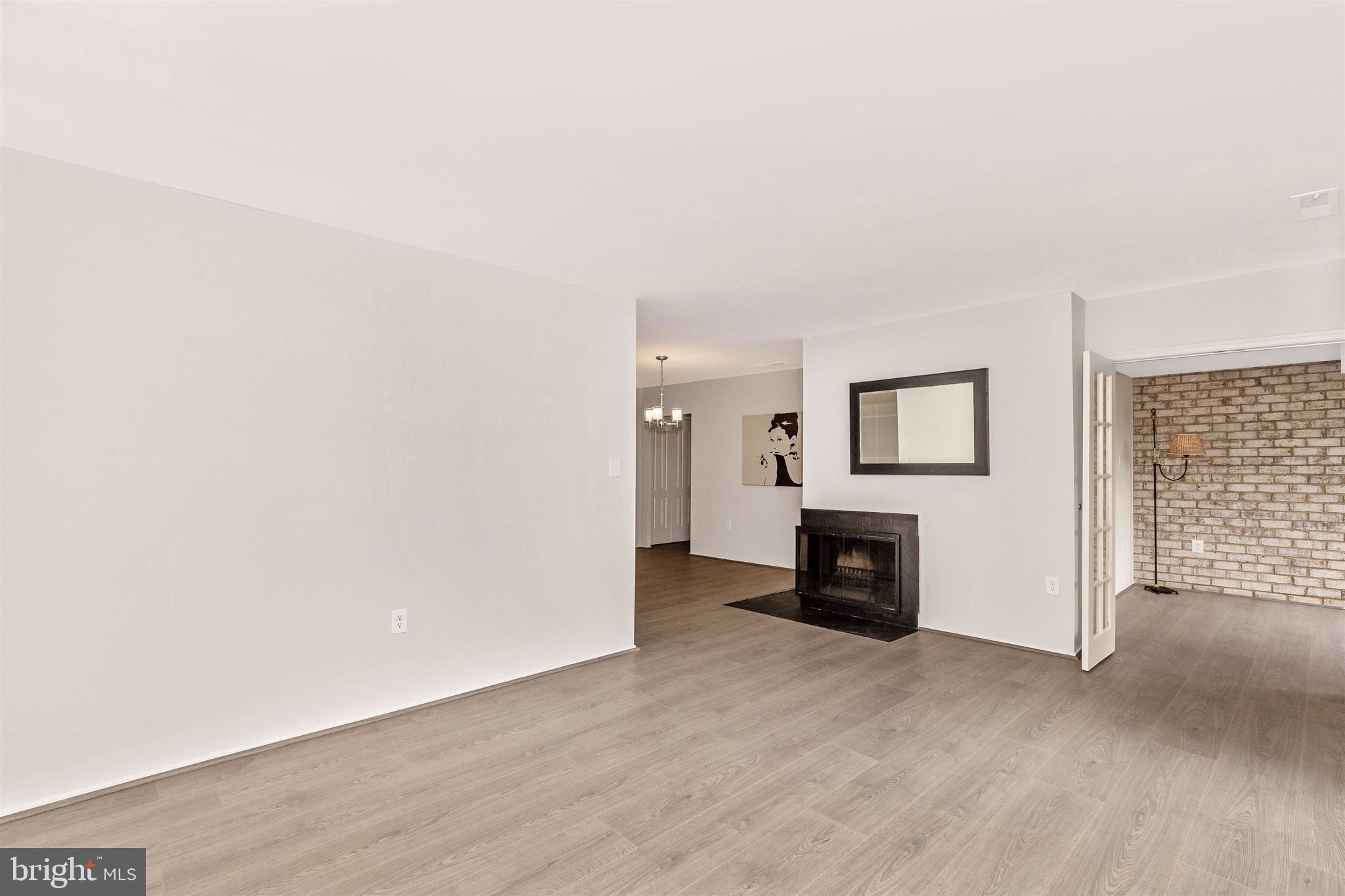 10006 Stedwick Road, Unit 304 Gaithersburg, MD 20886 - Photo 5 of 43 Living Room
