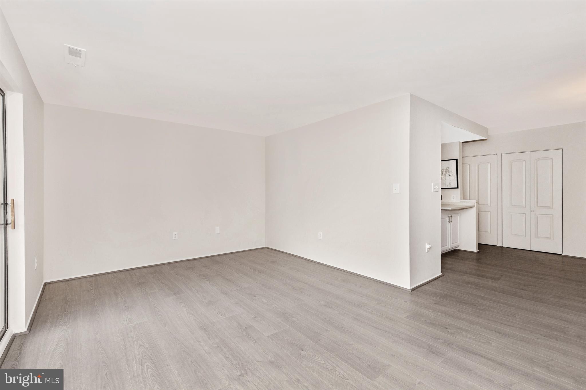 10006 Stedwick Road, Unit 304 Gaithersburg, MD 20886 - Photo 6 of 43 Living Room
