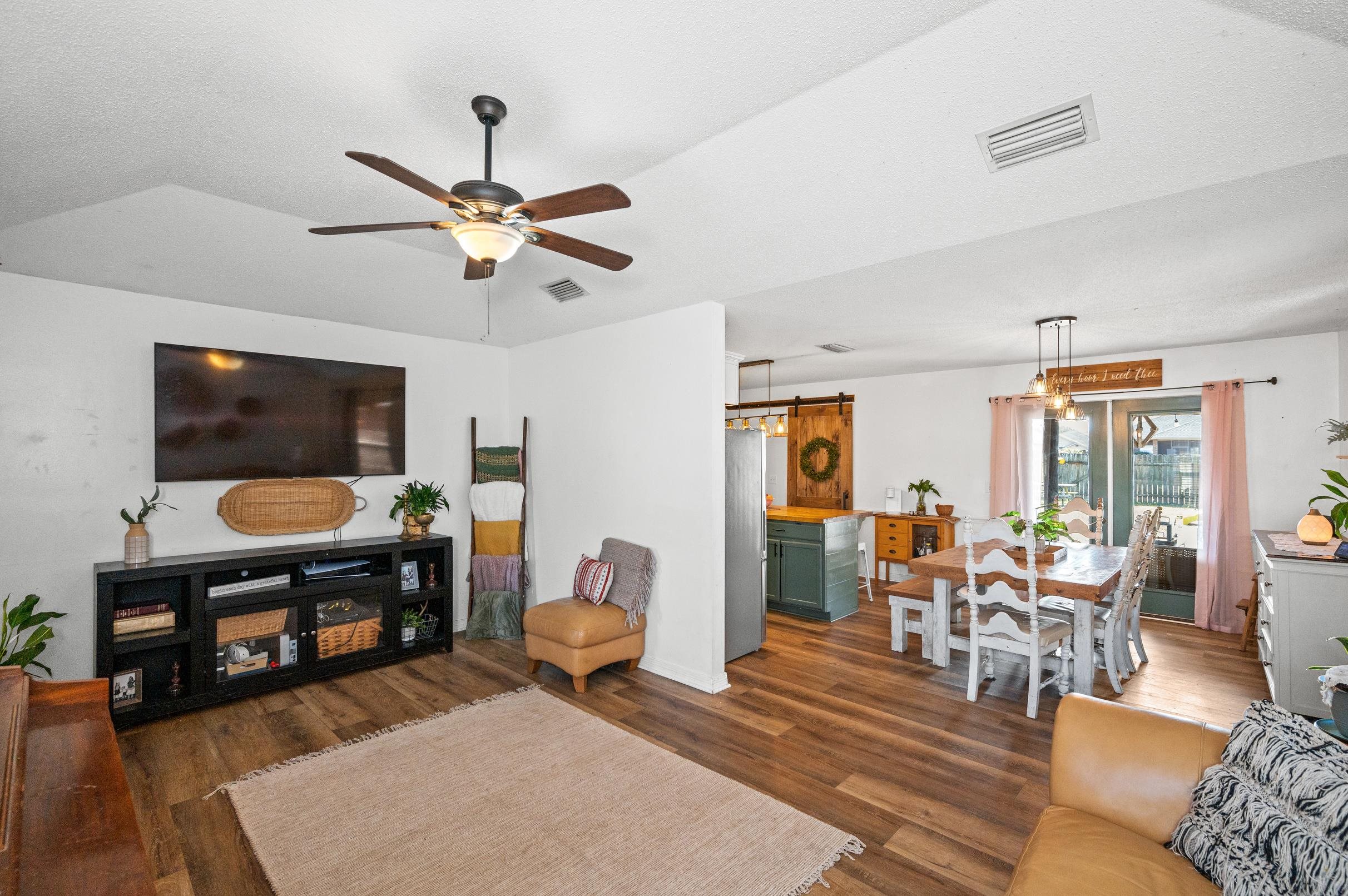 1603 Abbey Loop Foley, AL 36535 - Photo 5 of 35 Living Room
