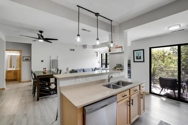 $1,900 | 2565 Franklin Avenue, Unit 207, St. Paul, MN 55114