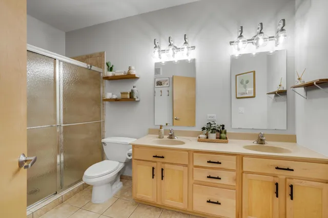 $1,900 | 2565 Franklin Avenue, Unit 207, St. Paul, MN 55114