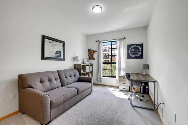 $1,900 | 2565 Franklin Avenue, Unit 207, St. Paul, MN 55114