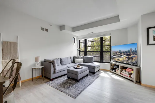 $1,900 | 2565 Franklin Avenue, Unit 207, St. Paul, MN 55114