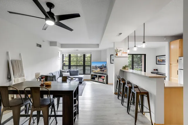 $1,900 | 2565 Franklin Avenue, Unit 207, St. Paul, MN 55114