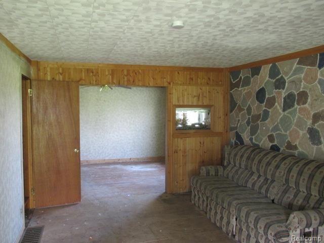 6195 Applegate Road Applegate, MI 48401 - Photo 5 of 10 IMG_0171.jpg