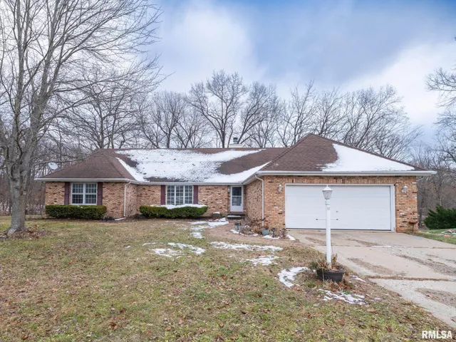 $380,000 | 221 Warrior Way, Germantown Hills, IL 61548