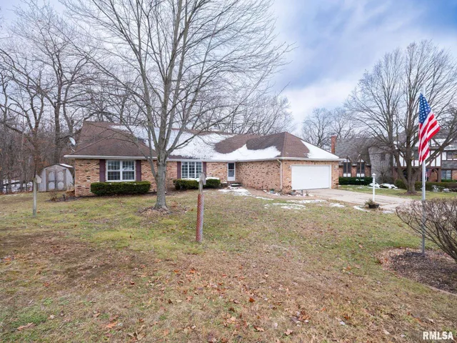 $380,000 | 221 Warrior Way, Germantown Hills, IL 61548