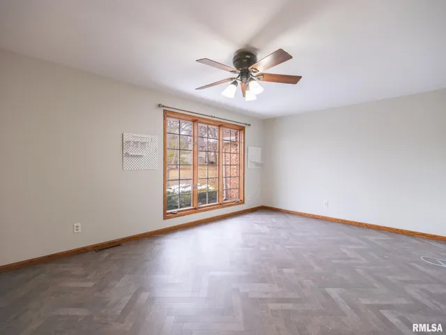 $380,000 | 221 Warrior Way, Germantown Hills, IL 61548