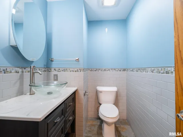 $380,000 | 221 Warrior Way, Germantown Hills, IL 61548