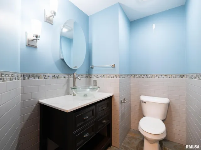 $380,000 | 221 Warrior Way, Germantown Hills, IL 61548